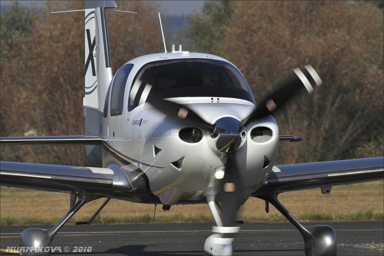 CIRRUS SR22T