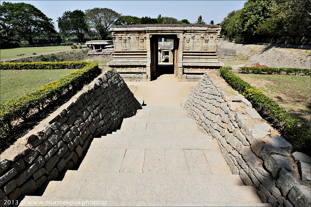 HAMPI - Podzemní chrám