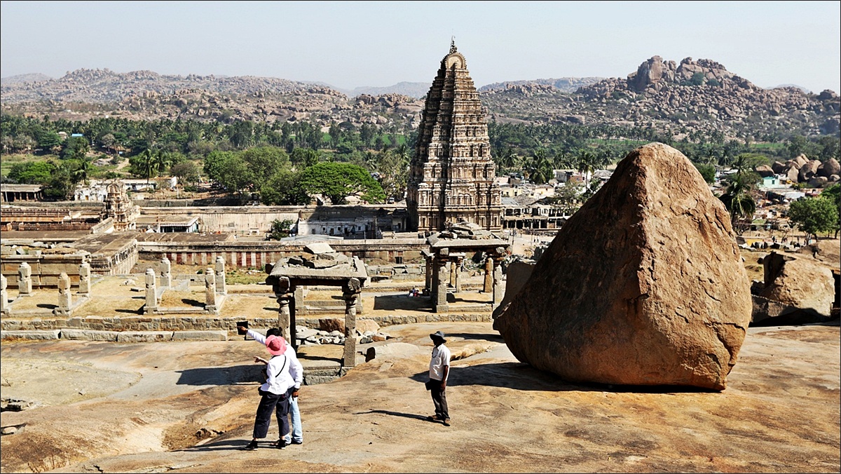 HAMPI - Virupaksha Temple